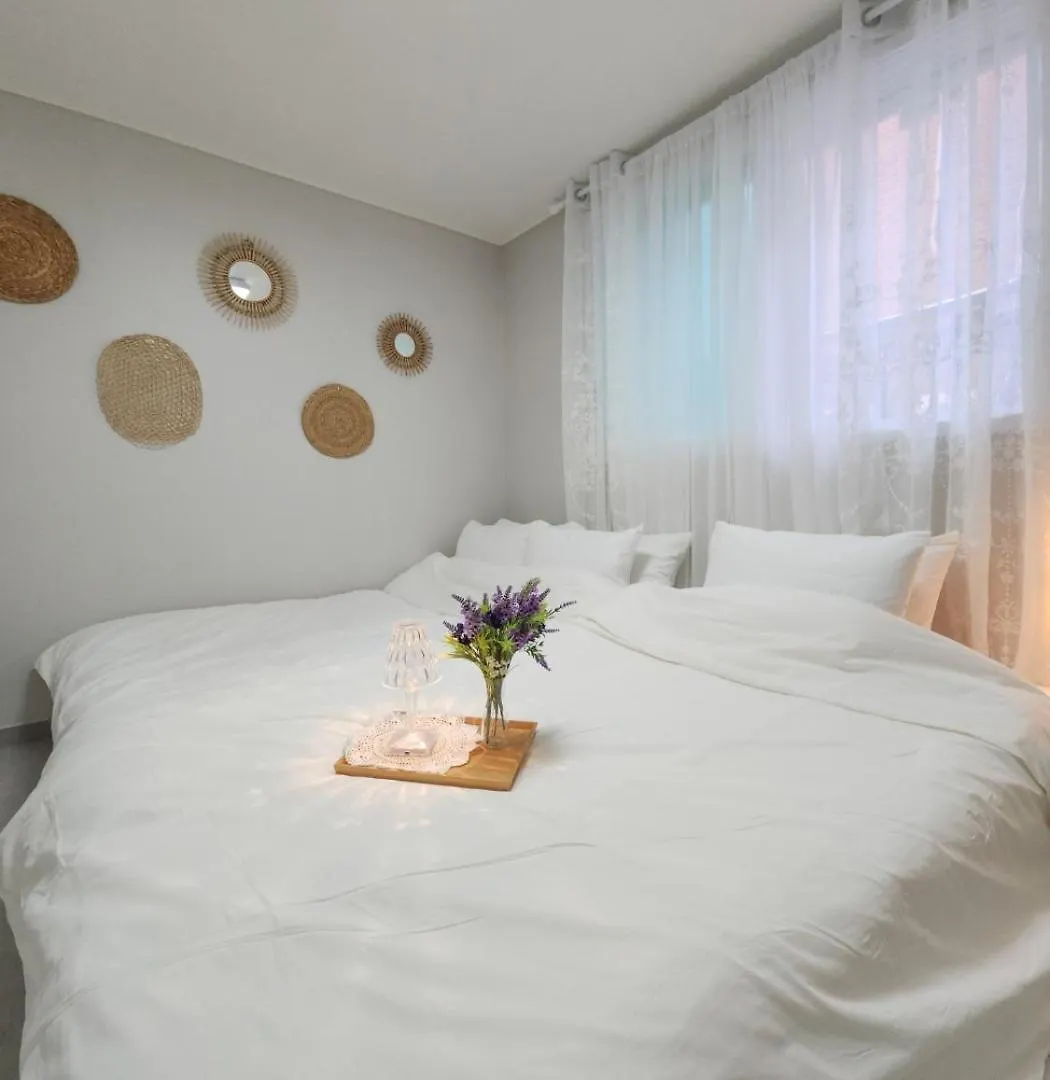 Esther Stay, Seoul South Korea