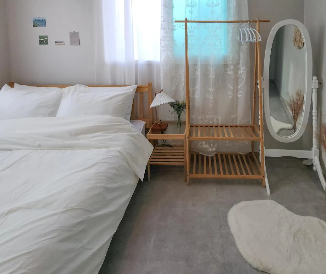 Esther Stay, Seoul